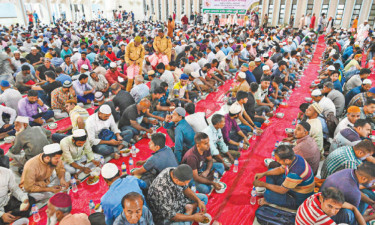 বসুন্ধরার আয়োজনে ধনী-গরিব এক কাতারে