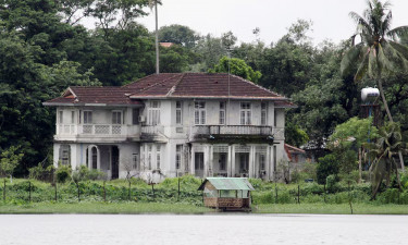 সু চির ৯ কোটি ডলারের বাড়ি কিনতে এলো না কেউ