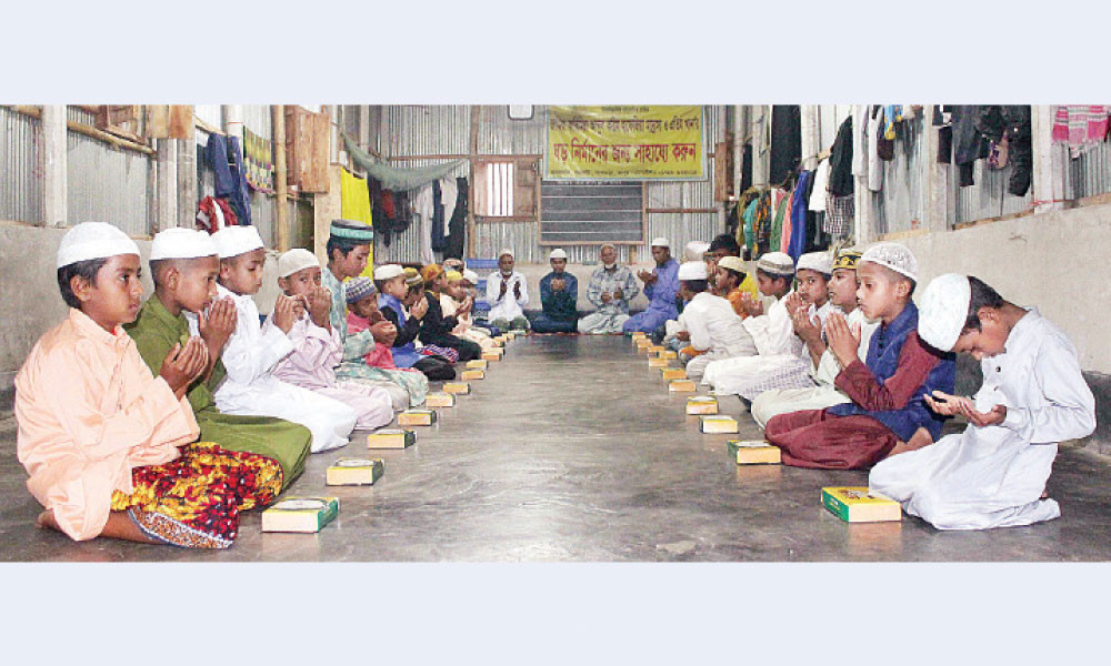 রংপুরে আট মসজিদ ও এতিমখানায় বসুন্ধরার ইফতার