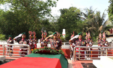 বীরশ্রেষ্ঠ নূর মোহাম্মদের সমাধিসৌধে বিজিবি ডিজির পুষ্পস্তবক অর্পণ