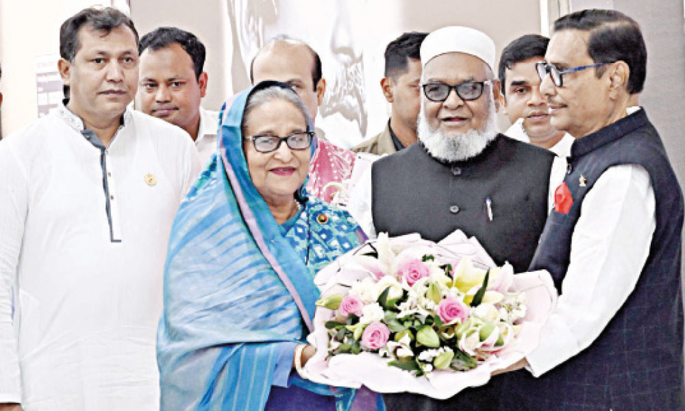 প্রধানমন্ত্রী দেশে ফিরেছেন