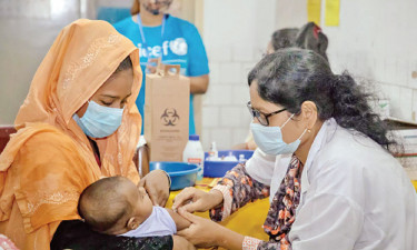 শিশুদের টিকার সংকট অভিভাবকরা উদ্বিগ্ন
