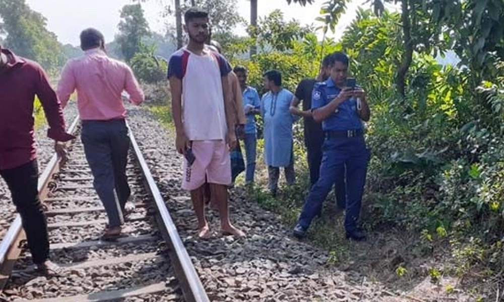 হত্যা আড়াল করতে রেললাইনে ফেলা হয় লাশ