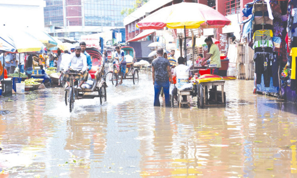 কিছুক্ষণের বৃষ্টিতেই অনেক এলাকায় জলাবদ্ধতা