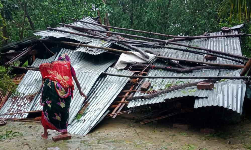 ‘কেমনে ঘর তুলমু আর কয় দিন বা মানুষের বাড়ি থাকমু!’