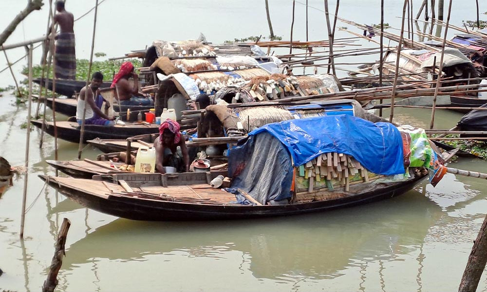 সুন্দরবনে মাছ ধরায় নিষেধাজ্ঞা, অনিশ্চয়তায় ১০ হাজার জেলে পরিবার