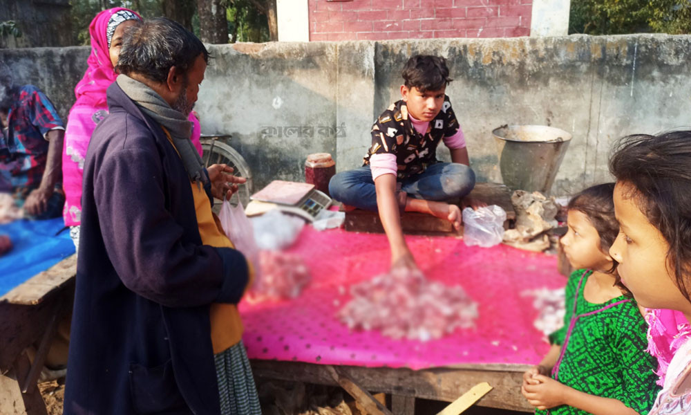 গরুর উচ্ছিষ্ট মাংসের দোকানই তাদের ভরসা