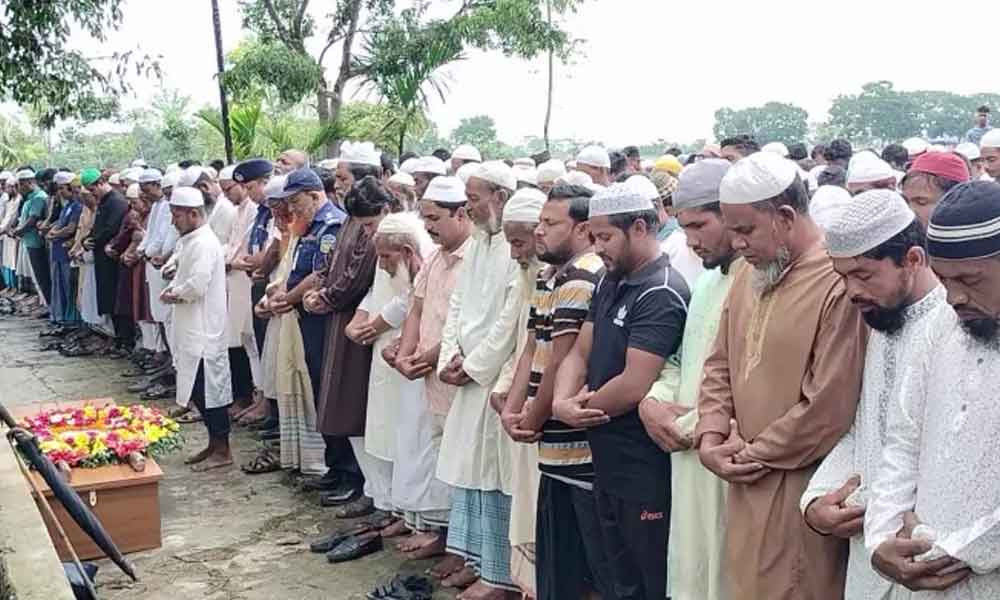 পুলিশ কনস্টেবল মনিরুলের দাফন সম্পন্ন