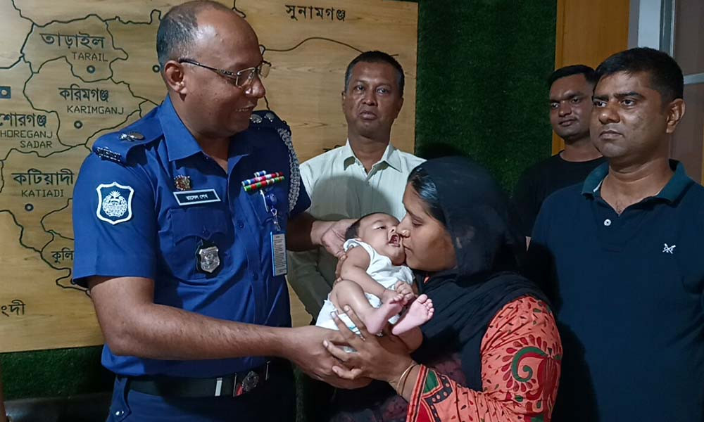 জামাই-শাশুড়ি মিলে ঘরের সিঁদ কেটে চুরি করে শিশু জুনায়েদকে