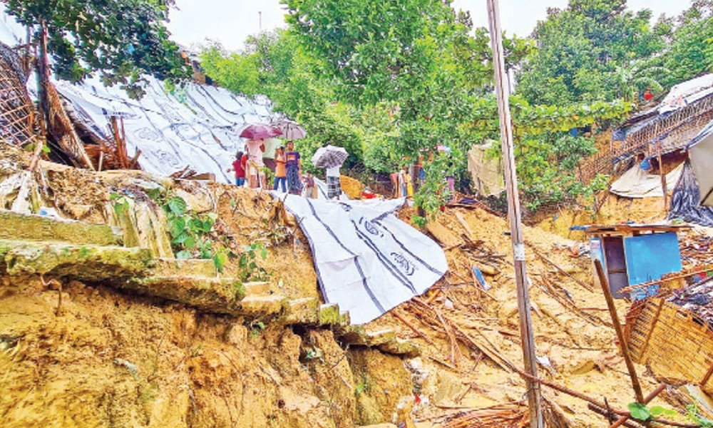 উখিয়ার রোহিঙ্গা শিবিরে পাহাড় ধস, ১০ জনের মৃত্যু