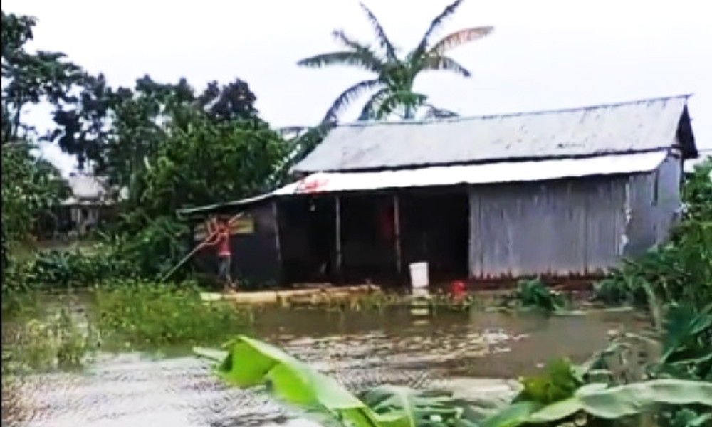 বারহাট্টায় বানের পানিতে বন্দি অন্তত ২০ হাজার মানুষ