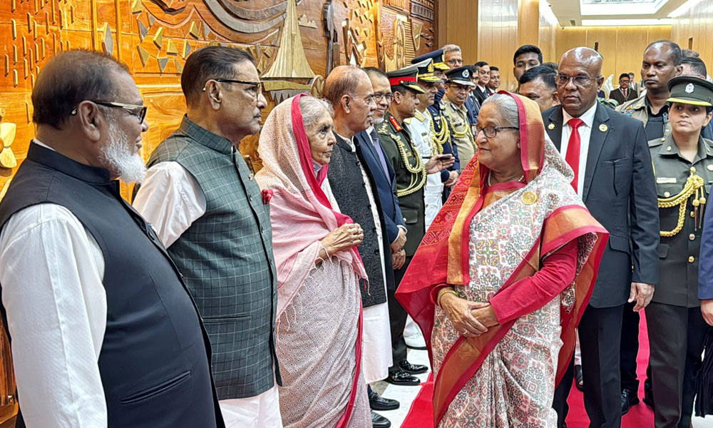 নয়াদিল্লির পথে প্রধানমন্ত্রী