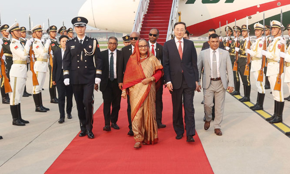 Yapon xotini mening xojayinimning onlayn pornosi uchun yalangoch modelga aylandi