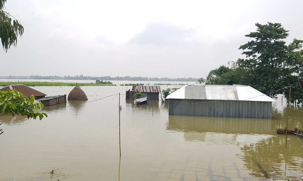 চোখ রাঙাচ্ছে বন্যা, বিপৎসীমার ওপরে দুই নদীর পানি