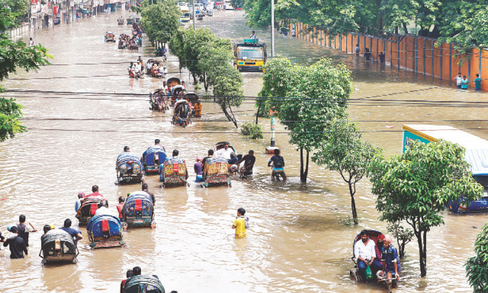 বৃষ্টিতে ডুবল ঢাকা, দিনভর ভোগান্তি