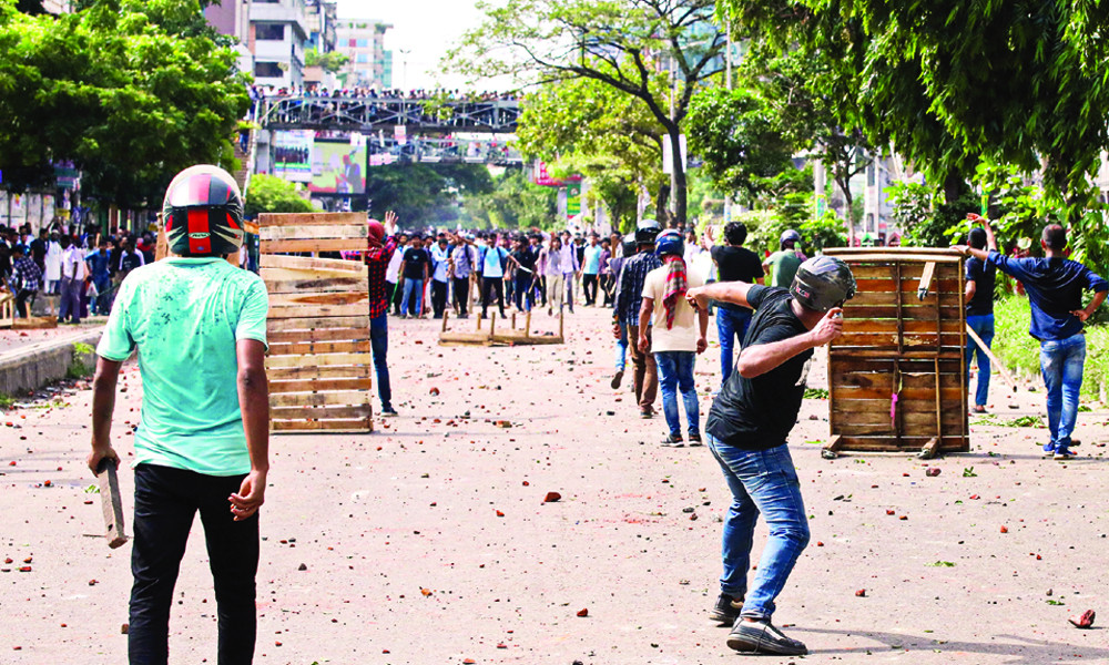 রক্তক্ষয়ী সংঘর্ষে তিন জেলায় ৬ জন নিহত