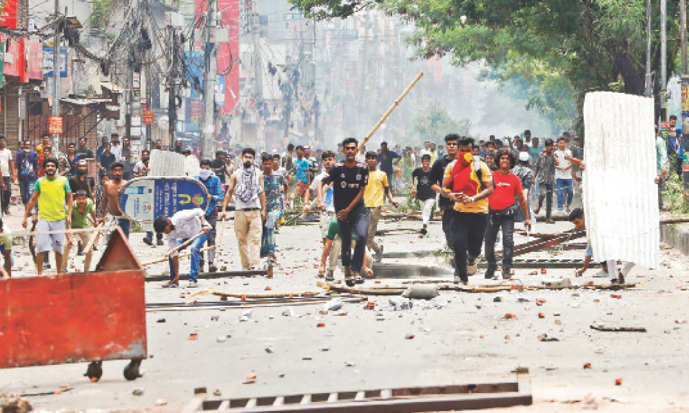 সারা দেশে কারফিউ, সেনা মোতায়েন