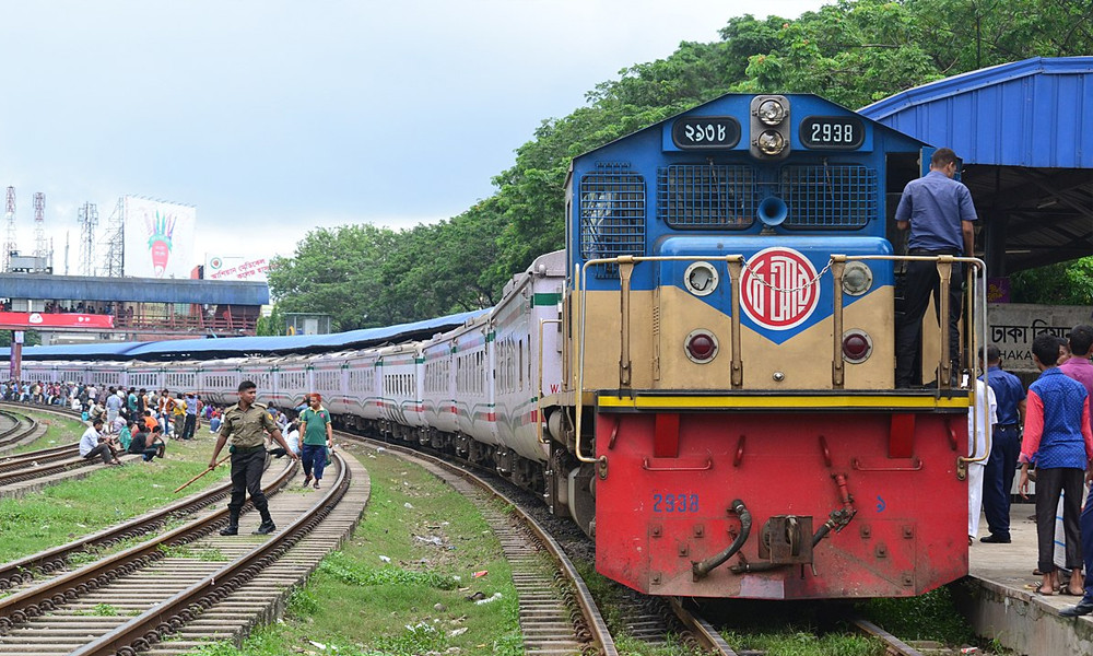 যাত্রীদের টিকিটের টাকা ফেরত দিচ্ছে রেলওয়ে