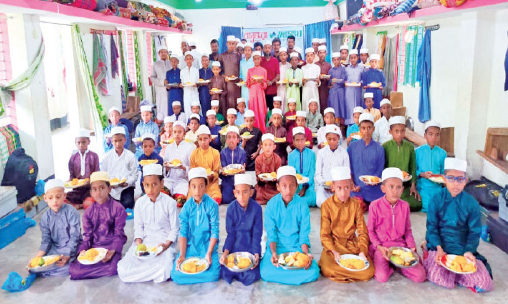 মা মইরা যাওয়ার পর একটা আস্ত আম খাই নাই