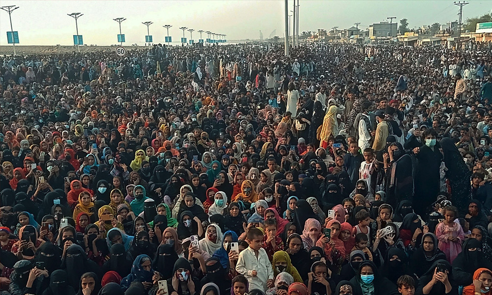 পাকিস্তানে বিক্ষোভে স্থবির বন্দর নগরী, সেনাসহ নিহত অন্তত ২