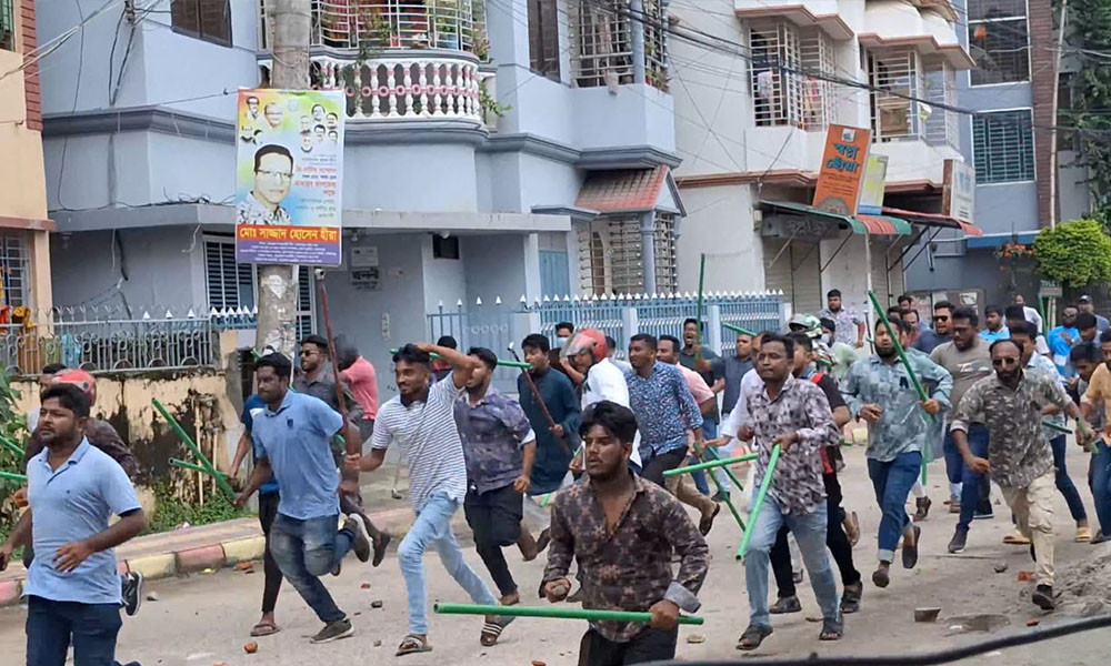 জামালপুরে আন্দোলনকারীদের সঙ্গে আ. লীগের সংঘর্ষ, আহত ১০