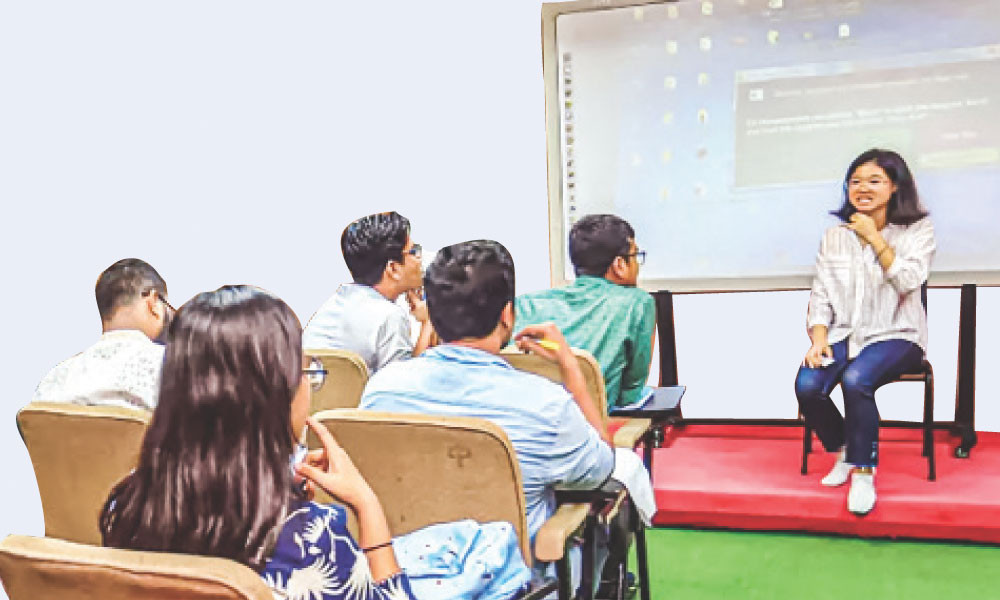 বিদেশি ভাষা শিখে বহুমুখী ক্যারিয়ারের সুযোগ