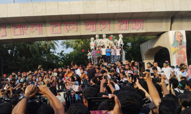 শেখ হাসিনার বিচারের দাবিতে ঢাবিতে বিক্ষোভ
