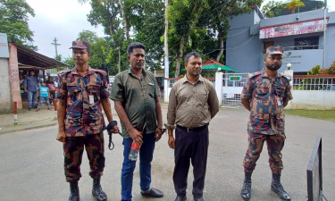 ভারতে পালানোর সময় আওয়ামী লীগের ২ নেতা আটক