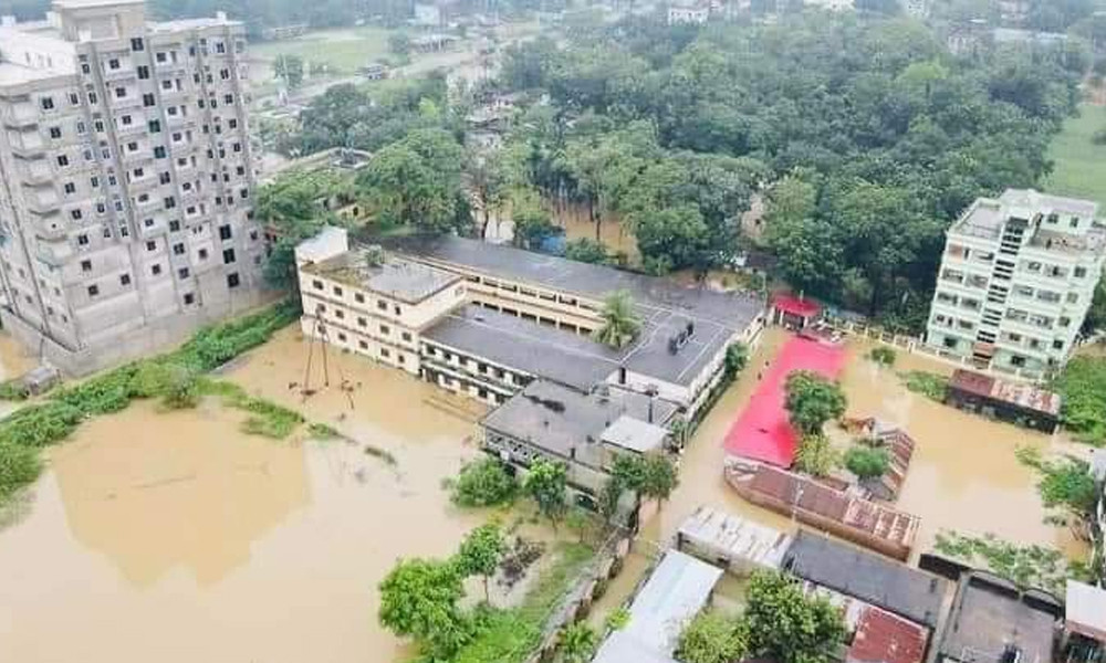 চৌদ্দগ্রামে আড়াই লাখ মানুষ পানিবন্দি, সুপেয় পানির সংকট