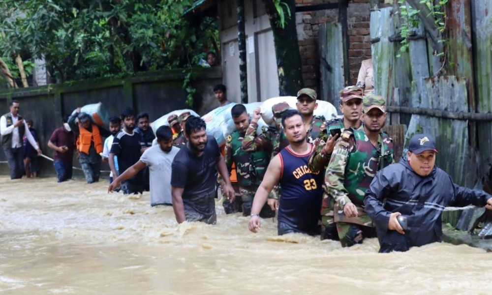 সেনাবাহিনীর তত্ত্বাবধানে বন্যার্তদের জন্য সহায়তা পাঠাবেন যেভাবে