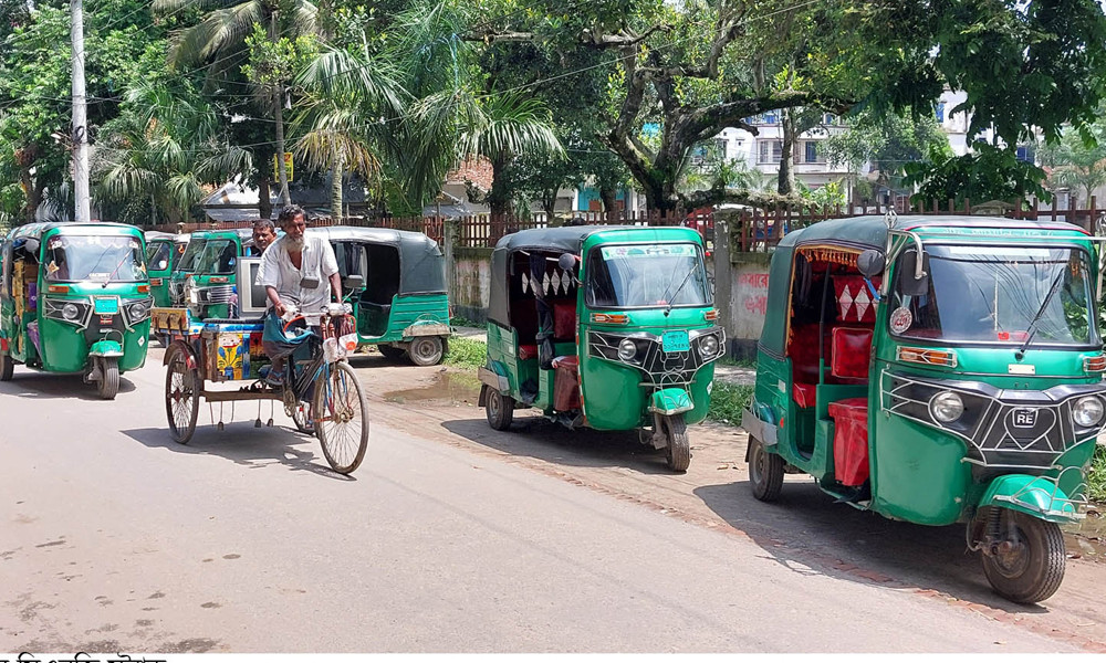 ধুনটে চাঁদাবাজি বন্ধ হলেও কমেনি সিএনজি ভাড়া