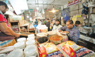 বন্যার সুযোগে বাড়ানো হচ্ছে চিড়া-মুড়ির দাম