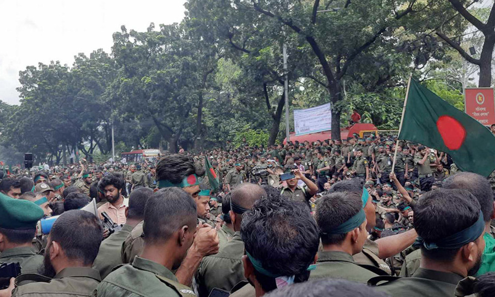 আনসারদের রেস্ট প্রথা আর থাকছে না: স্বরাষ্ট্র উপদেষ্টা