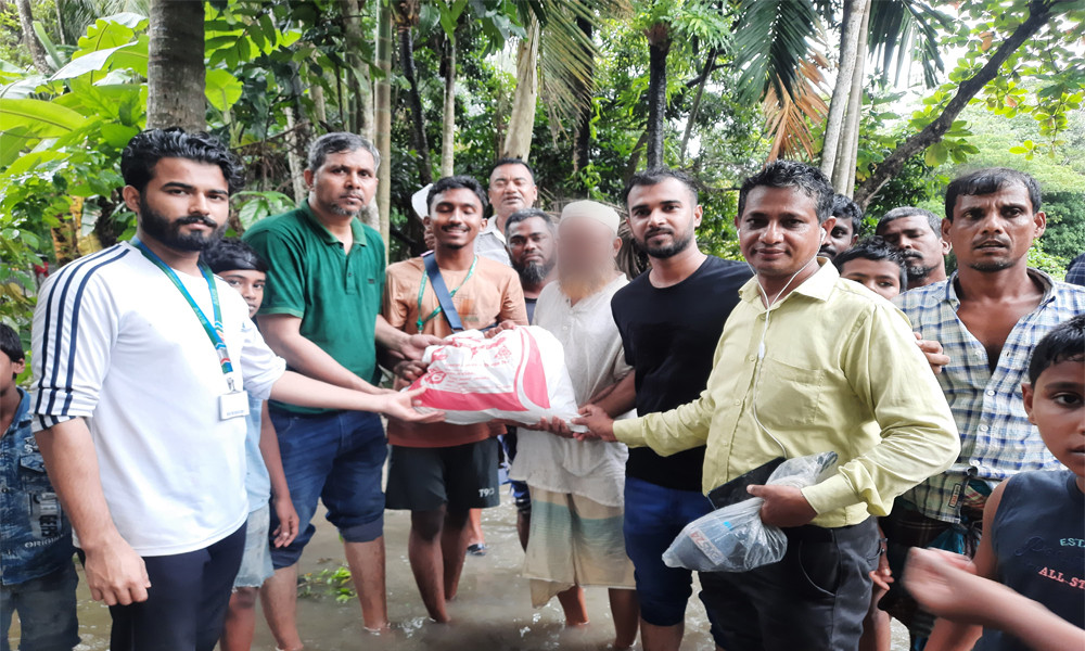 বন্যাকবলিত নোয়াখালীতে আজও ত্রাণ বিতরণ বসুন্ধরার