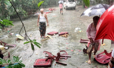 মাইকে ঘোষণা দিয়ে ইউপি চেয়ারম্যানের বাড়িতে হামলা ও লুটপাট