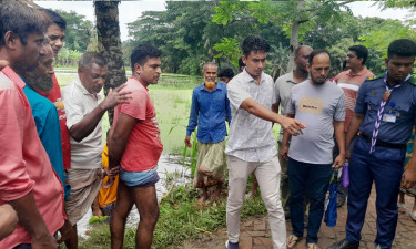 সরকারি কালভার্টের মুখে অবৈধ বাঁধ ভেঙে দিল প্রশাসন