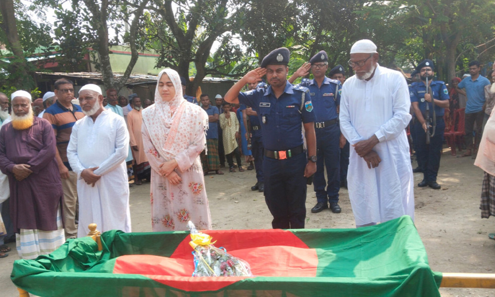 রাষ্ট্রীয় মর্যাদায় বীর মুক্তিযোদ্ধা আক্কাস আলীর দাফন