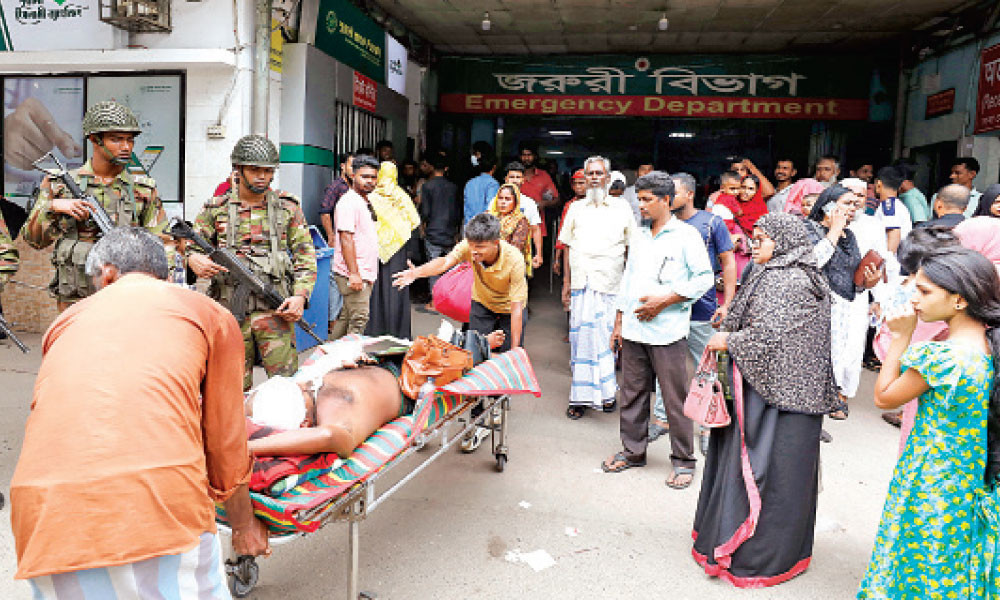 দিনভর ভোগান্তি, শর্তে স্থগিত চিকিৎসকদের ‘শাটডাউন’