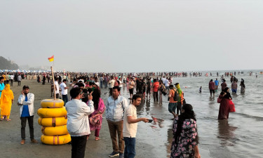 কক্সবাজার সমুদ্রসৈকতে পর্যটক নিখোঁজ, উদ্ধার ৪