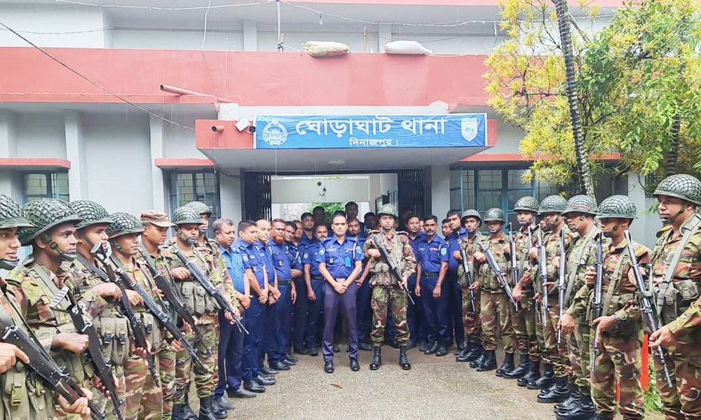 ঘোড়াঘাট থানা থেকে সরিয়ে নেওয়া হলো সেনা সদস্যদের