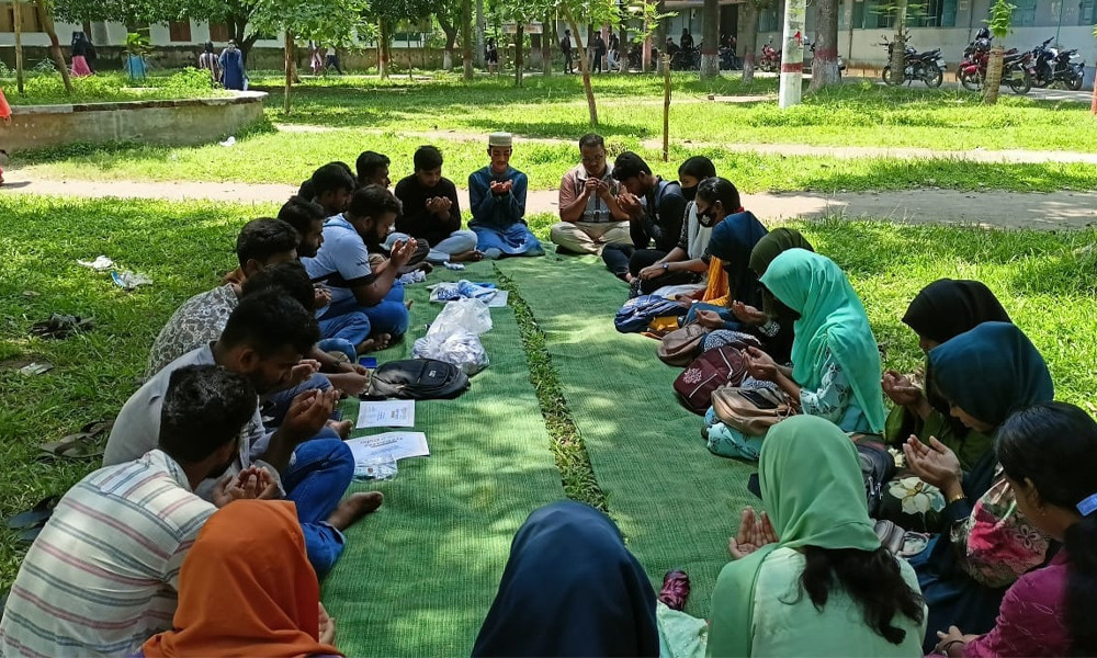 ছাত্র আন্দোলনে শহীদের স্মরণ ও বন্যার্তদের জন্য দোয়া মাহফিল বসুন্ধরা শুভসংঘের