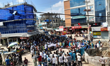 নবীগঞ্জে লোডশেডিংয়ের প্রতিবাদে বিদ্যুৎ অফিস ঘেরাও