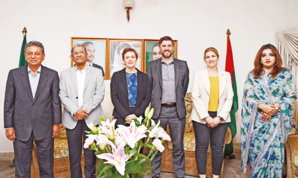 নির্বাচনের জন্য সময় বেঁধে দিয়ে সরকারকে চাপ নয় : খসরু