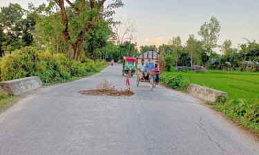 বীরগঞ্জে কালভার্ট যেন মরণ ফাঁদ