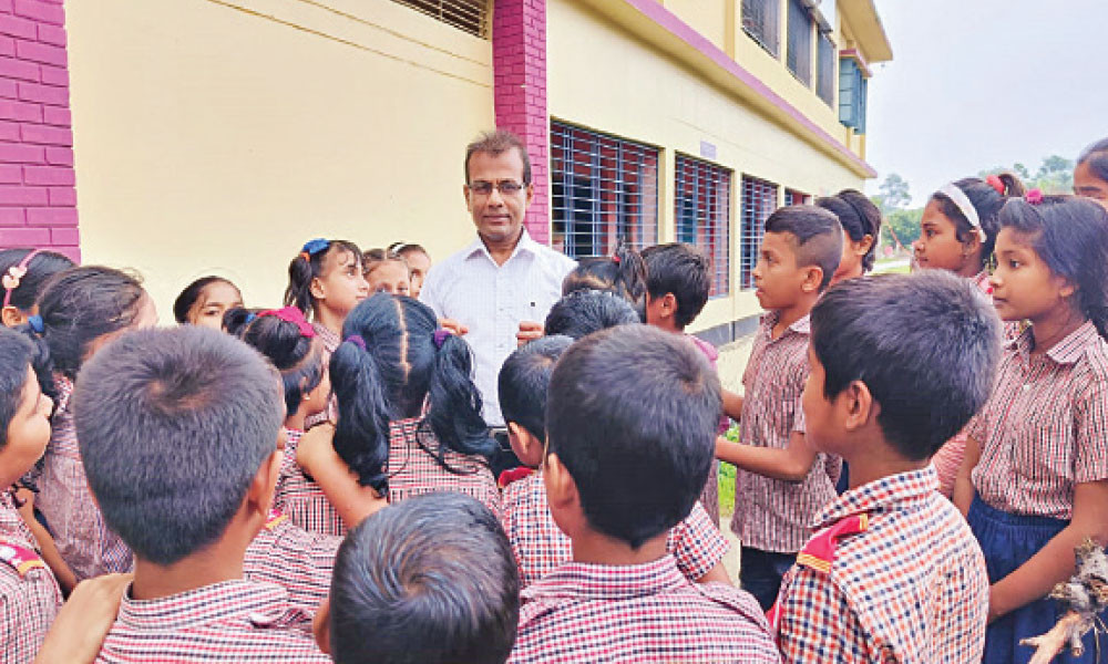 দারিদ্র্য জয় করে দরিদ্রের পাশে
