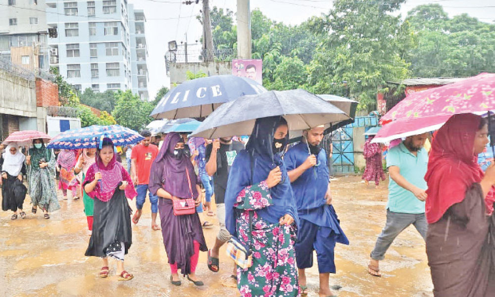 কারখানায় ফিরেছেন শ্রমিকরা