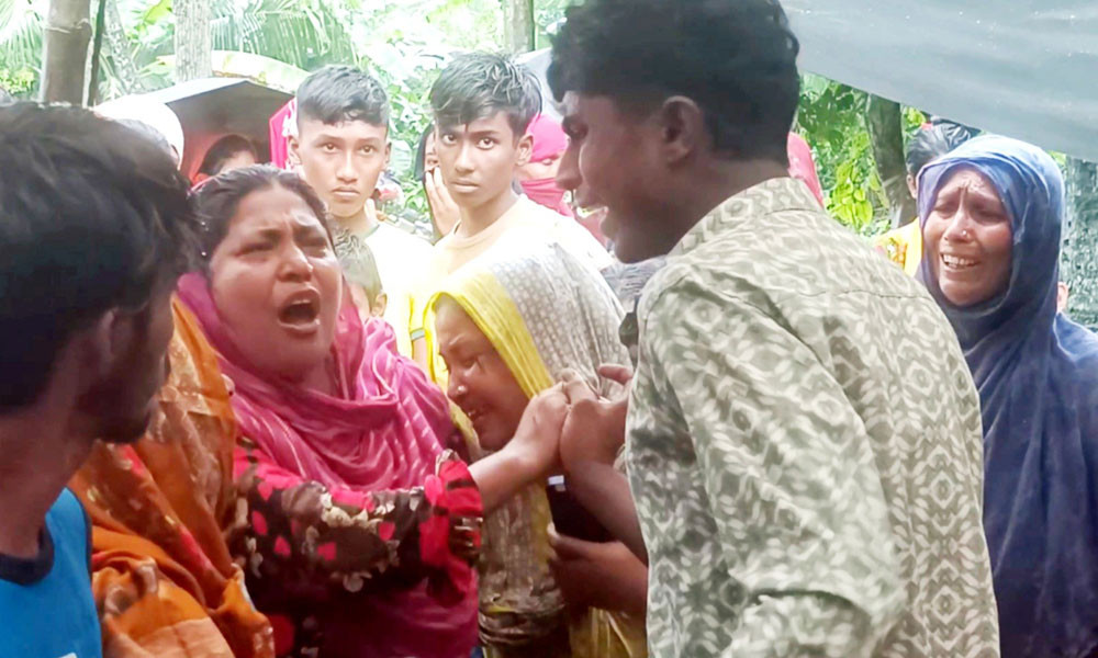 বিদ্যুৎস্পৃষ্ট হয়ে প্রাণ গেল একই পরিবারের ৩ জনের