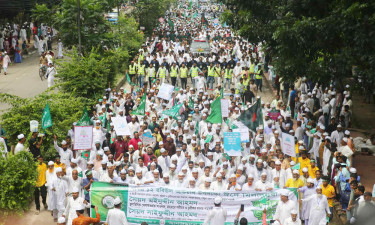 ‘মাজার ভাঙচুর করে সুন্নি জনতাকে রাস্তায় নামতে বাধ্য করবেন না’