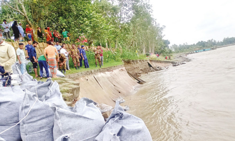 যমুনার তীর রক্ষা বাঁধে ভাঙন