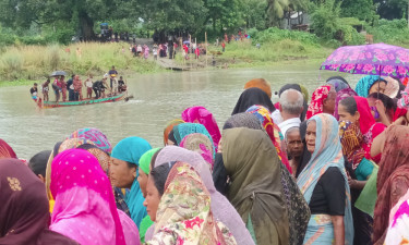 ধলেশ্বরী নদীতে সাঁতার শিখাতে গিয়ে নিখোঁজ বাবা-মেয়ে!